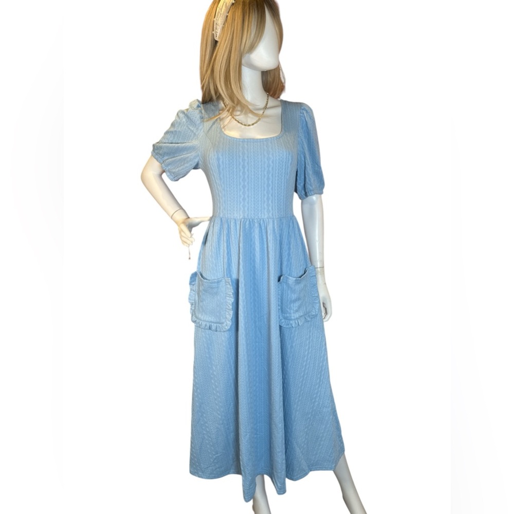 Fantastic Fawn NWOT Light Blue Midi Dress with Pockets - Picture 6 of 10